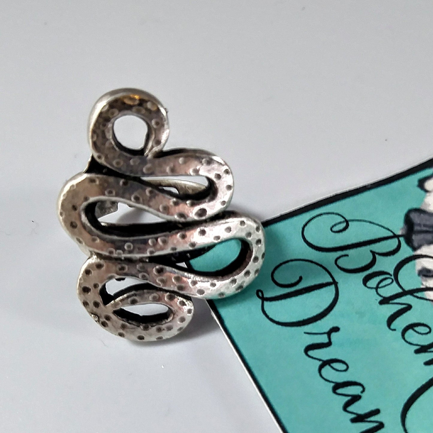 Curvilinear Ring