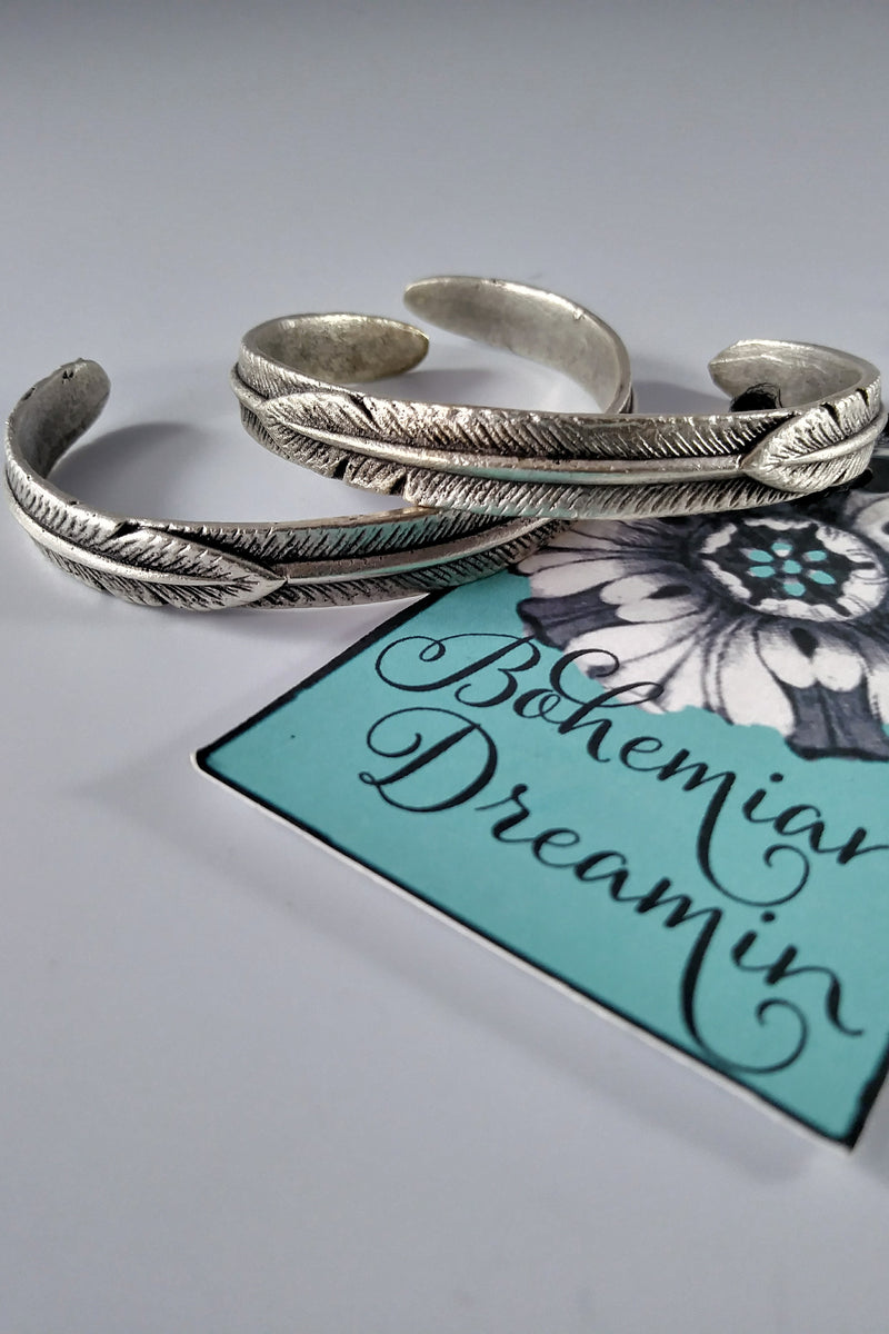 Boho feather bracelet in bohemian jewelry