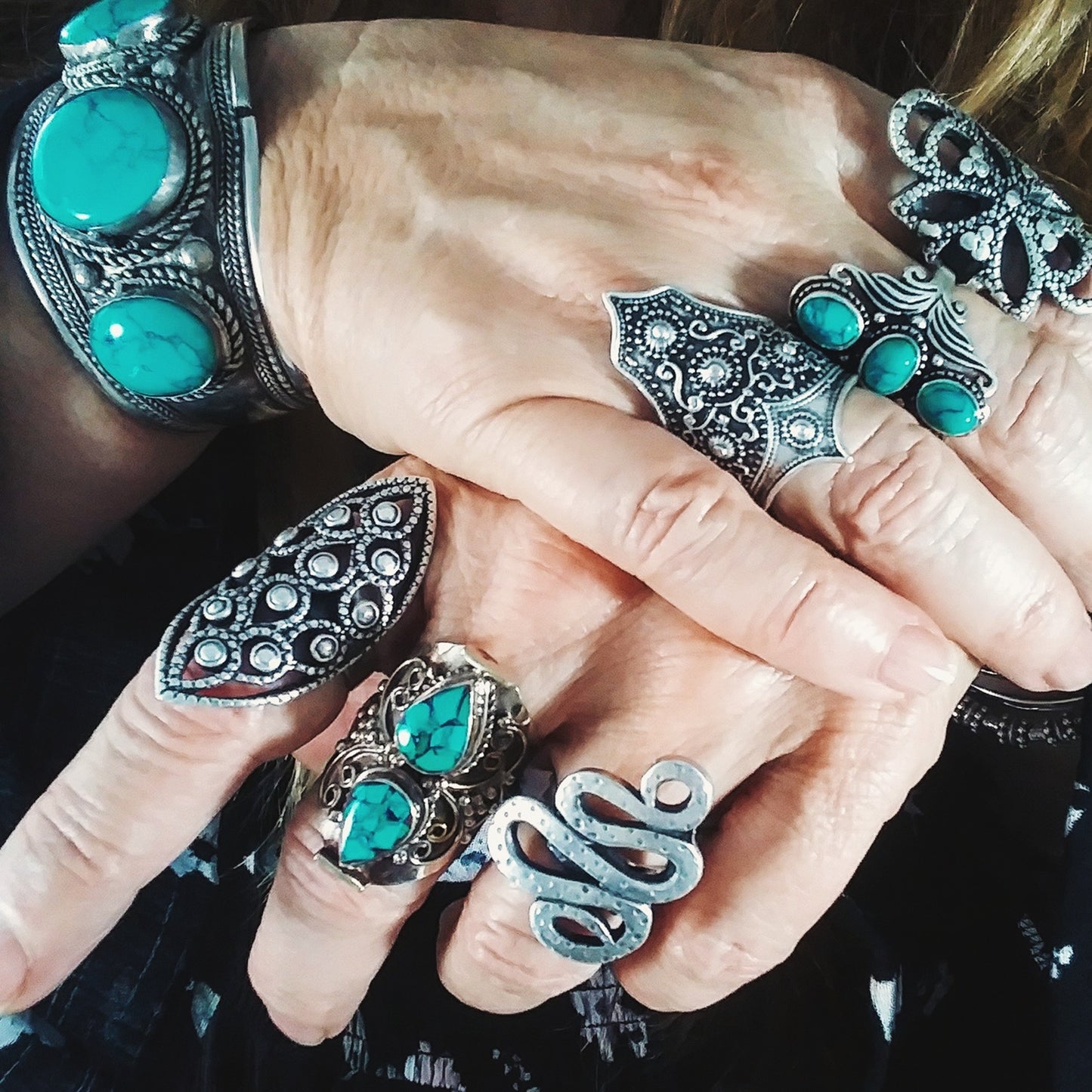 Curvilinear Ring