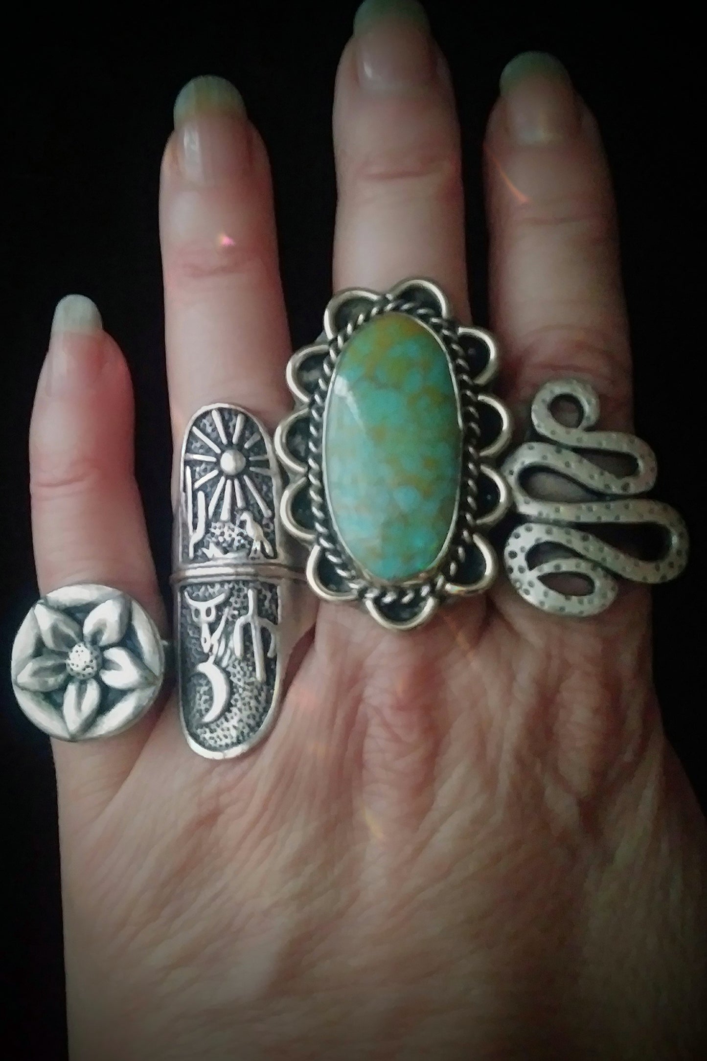 Curvilinear Ring