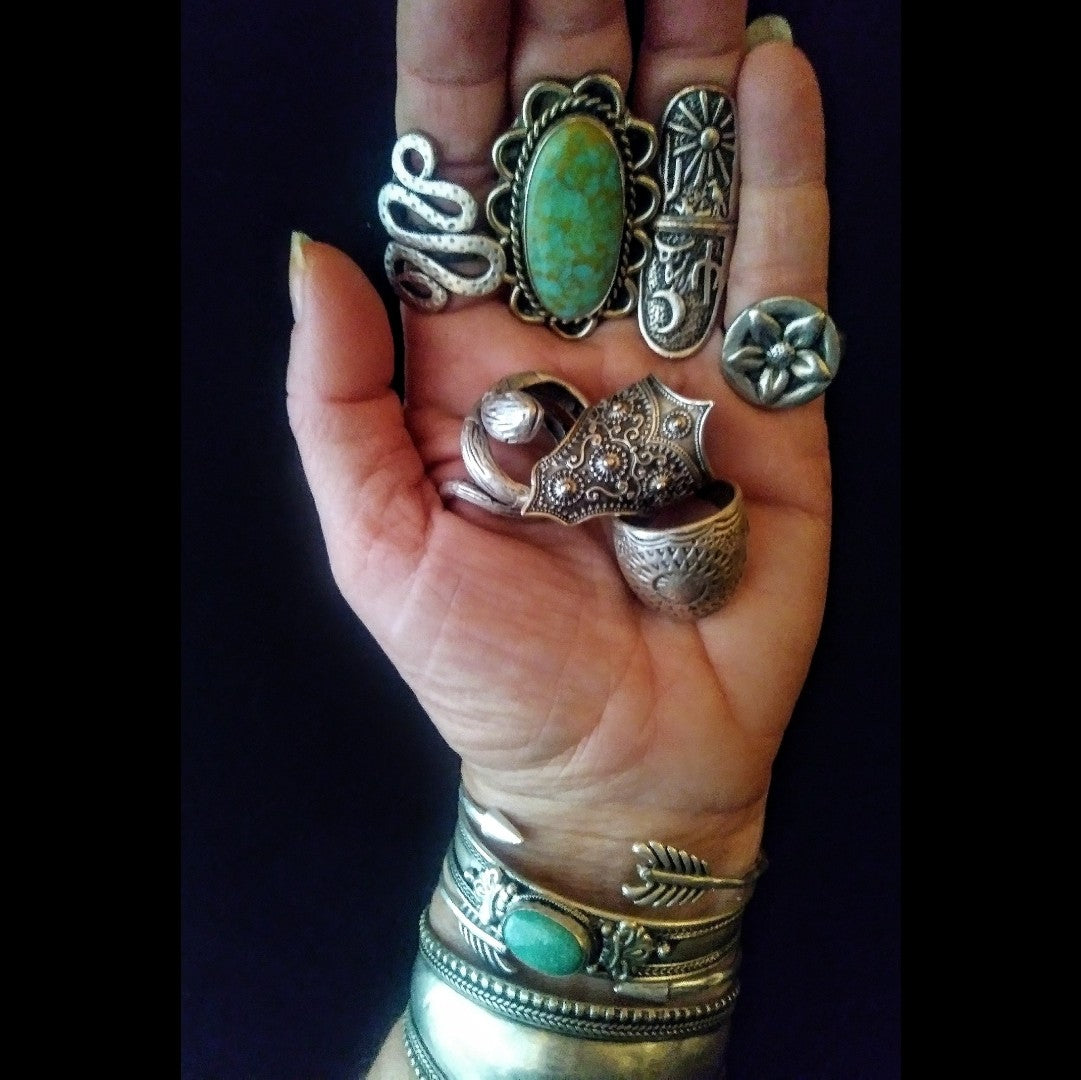 Curvilinear Ring